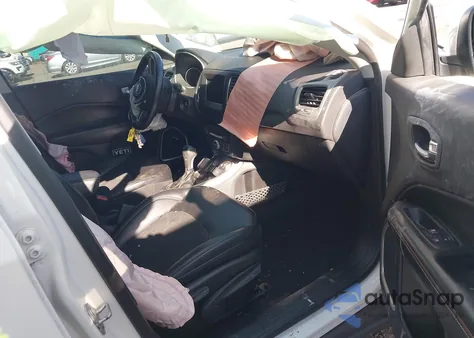 2018 Jeep Compass Latitude 4X4 from USA, damaged, VIN 3C4NJDBB7JT262384